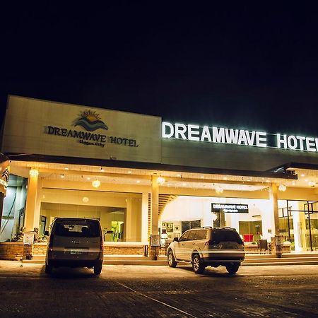 Dreamwave Hotel Ilagan Esterno foto