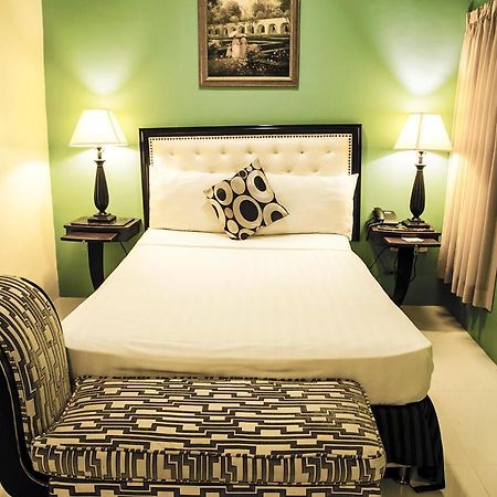 Dreamwave Hotel Ilagan Esterno foto