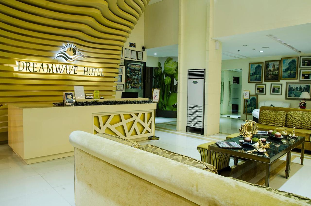 Dreamwave Hotel Ilagan Esterno foto